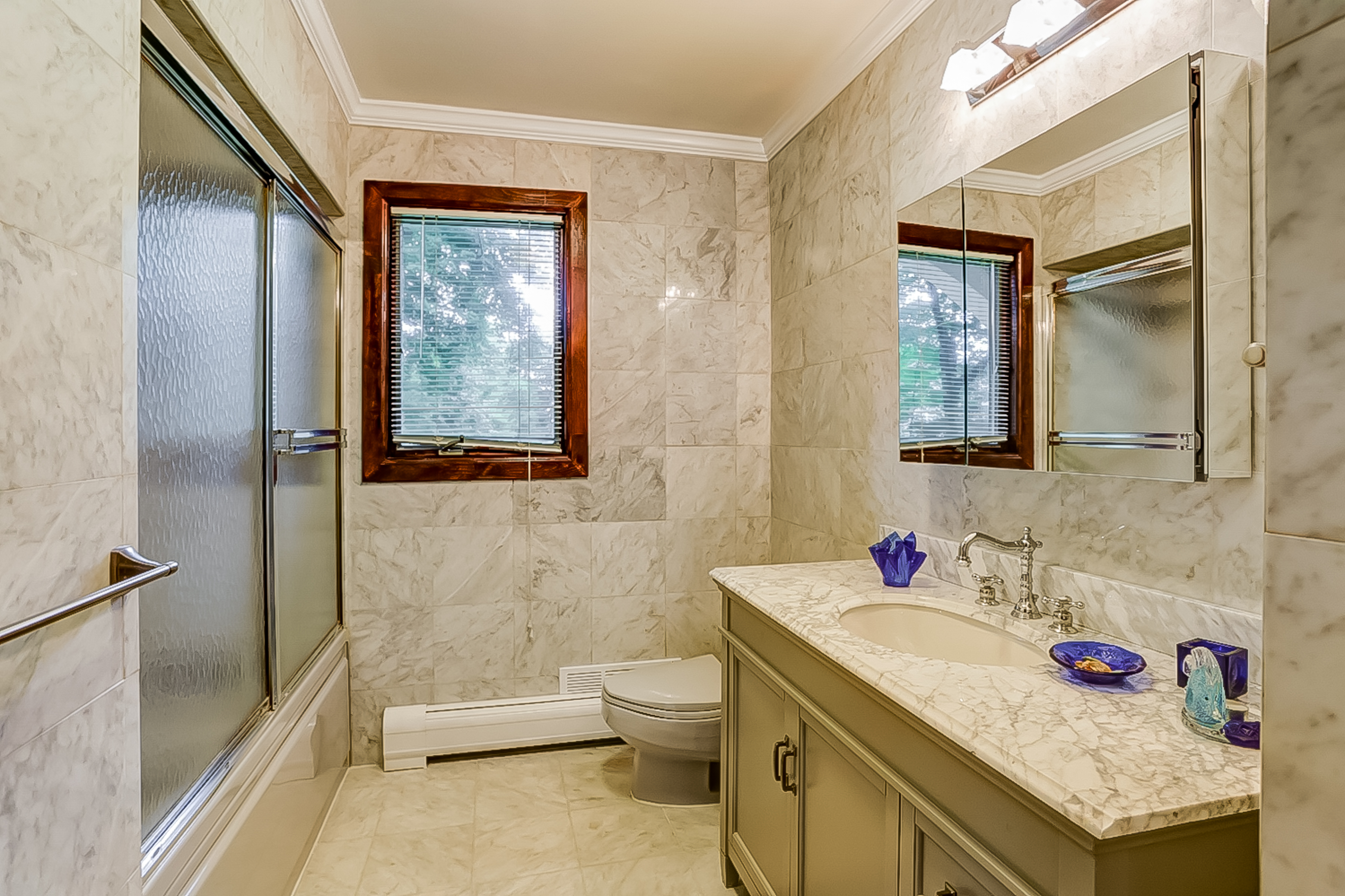 13 – 200 White Oak Ridge Road – 1st Level Guest Suite Bath