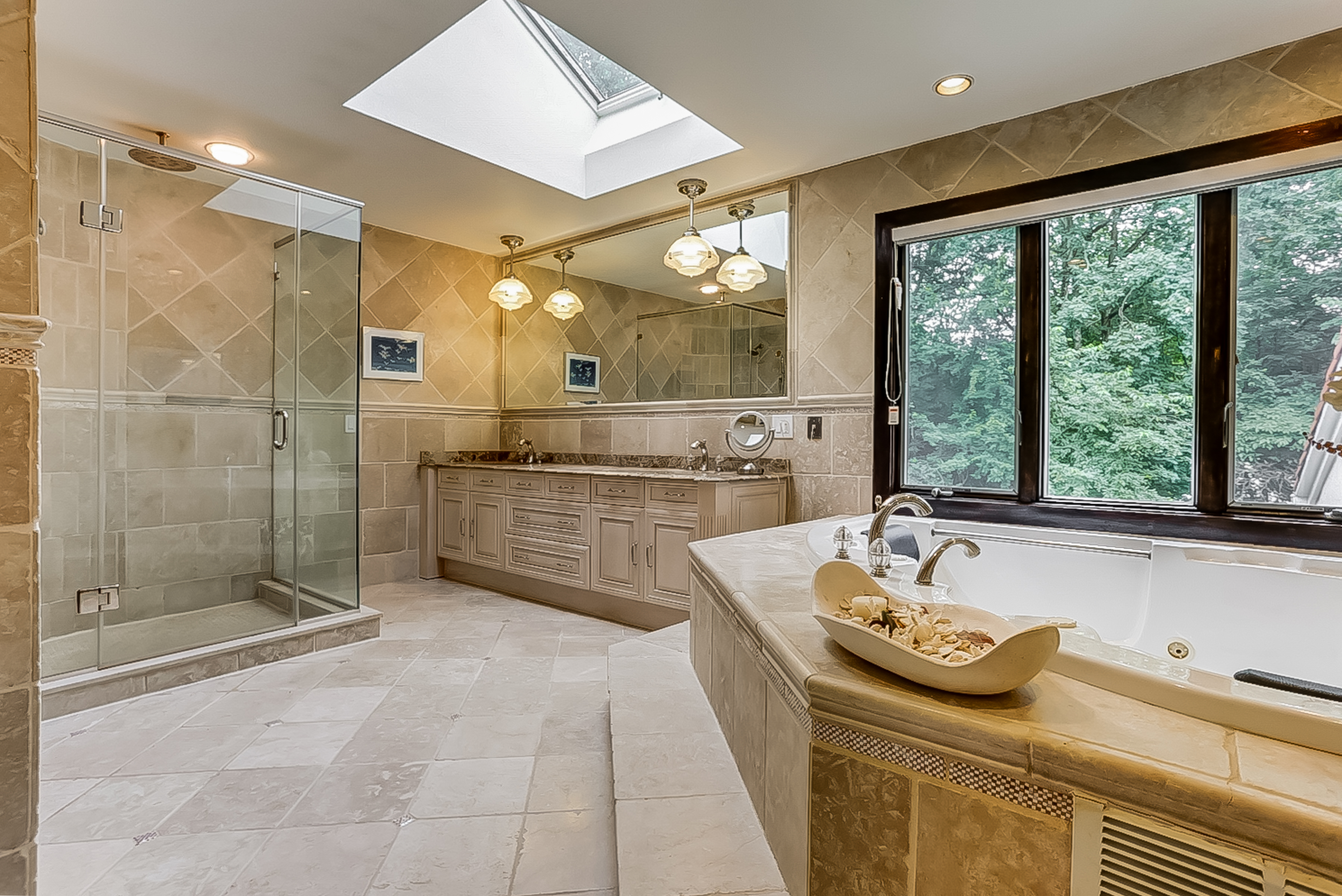 17 – 200 White Oak Ridge Road – Spa-like Master Bath