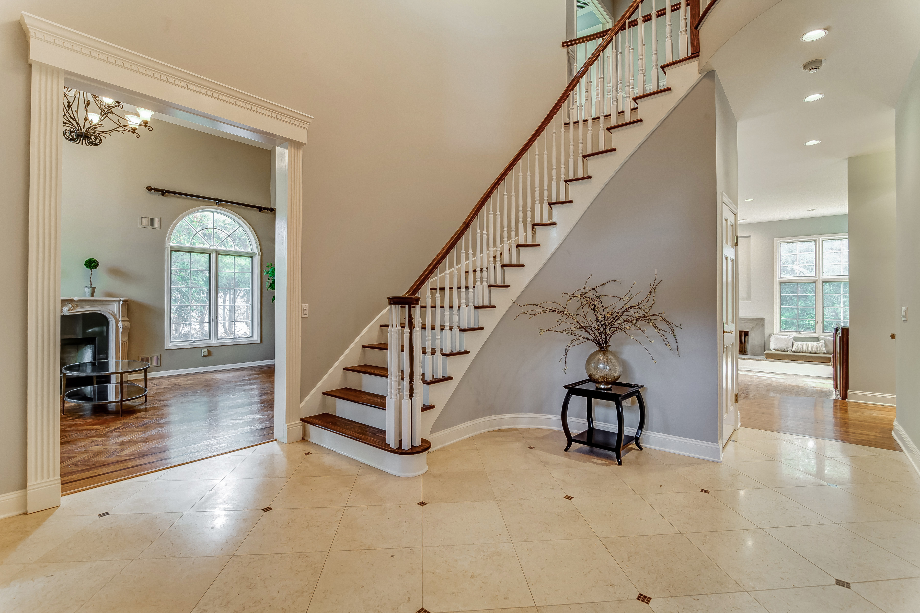 3 – 4 Hadrian Drive – Two Story Grand Entrance Hall
