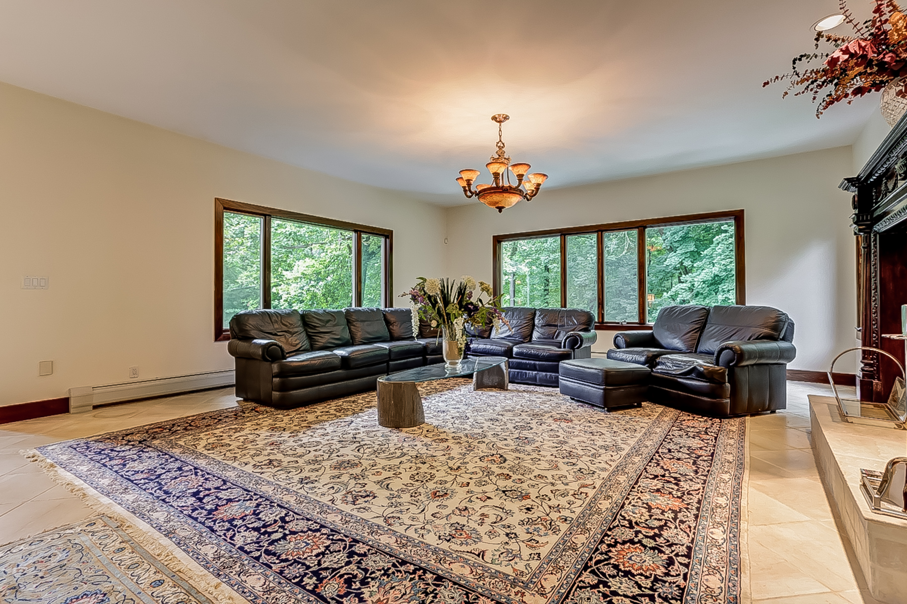 5 – 200 White Oak Ridge Road – Living Room