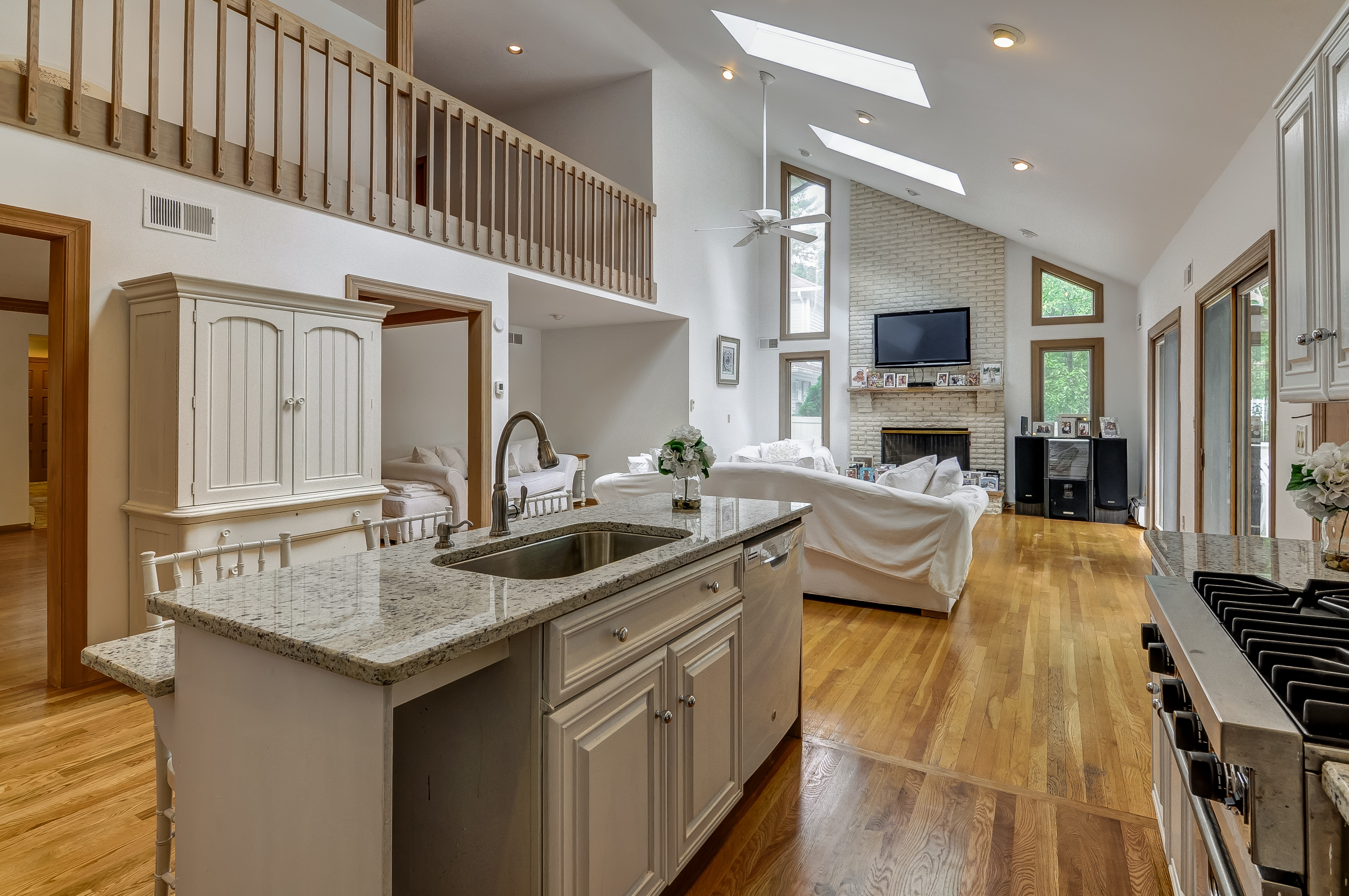 5 – 80 Hillside Avenue – Family Room & Stunning Kitchen