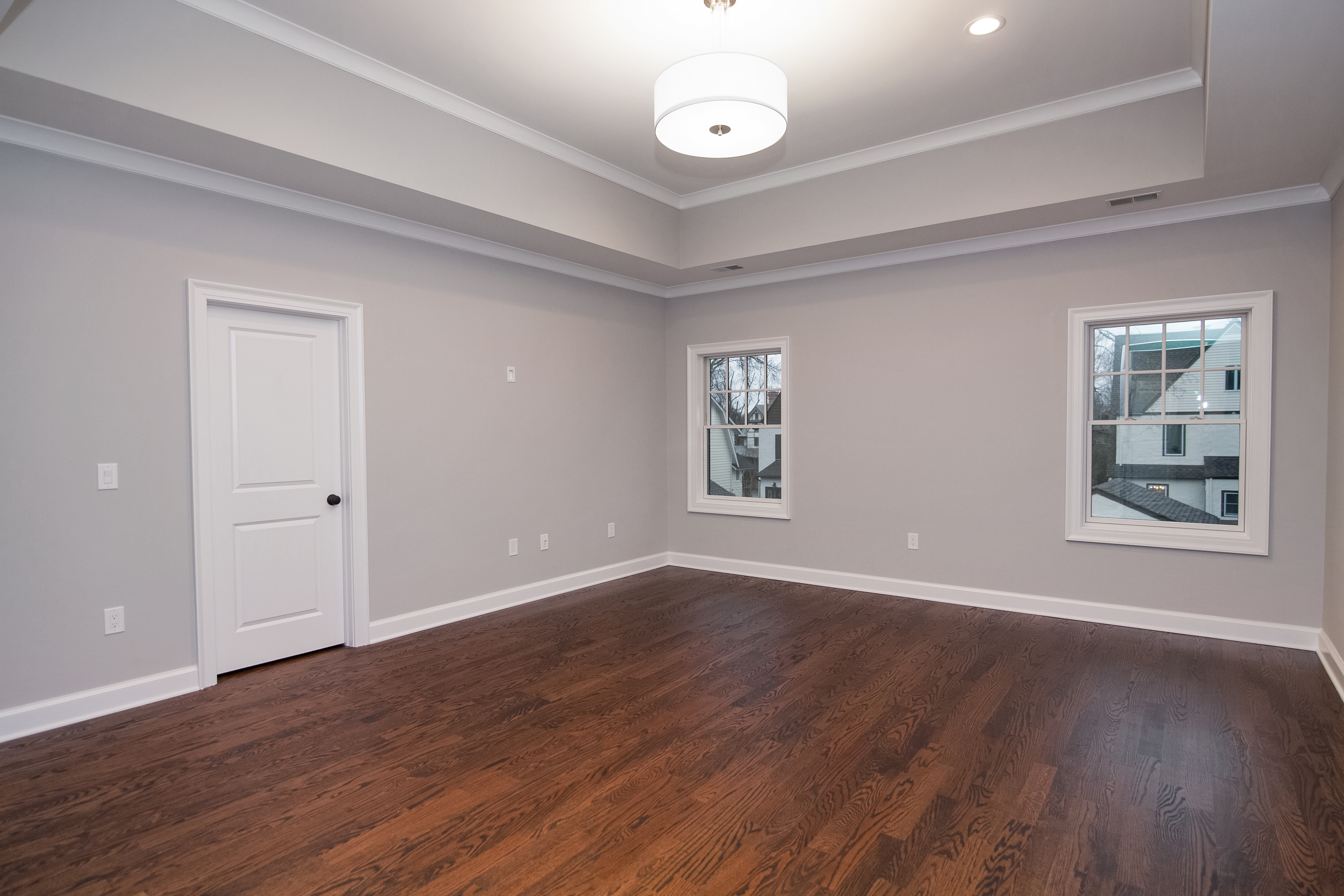 14 – 11 Hillview Terrace – Master Bedroom Suite with Tray Ceiling