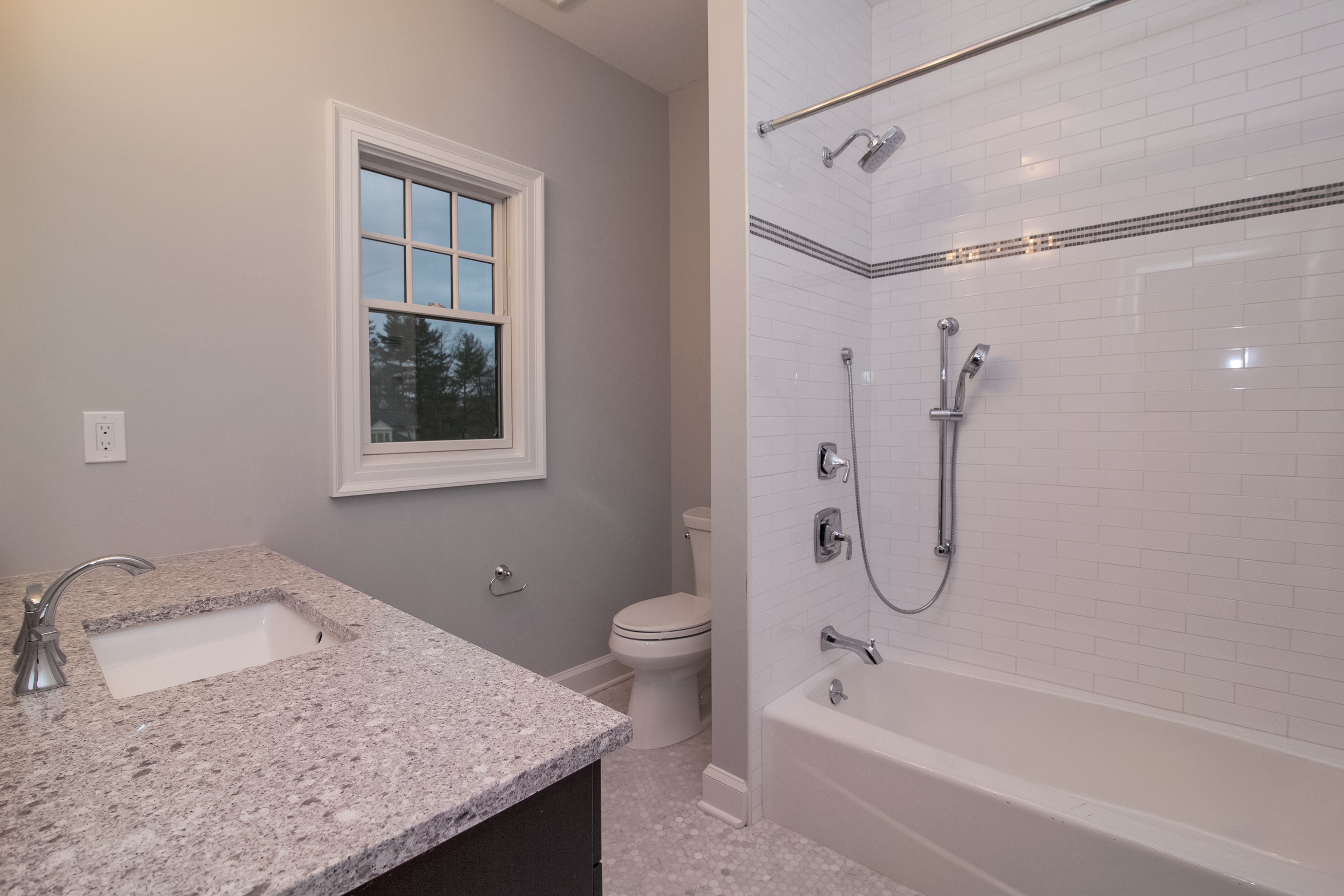 20 – 11 Hillview Terrace – Bedroom 3 En Suite Bath