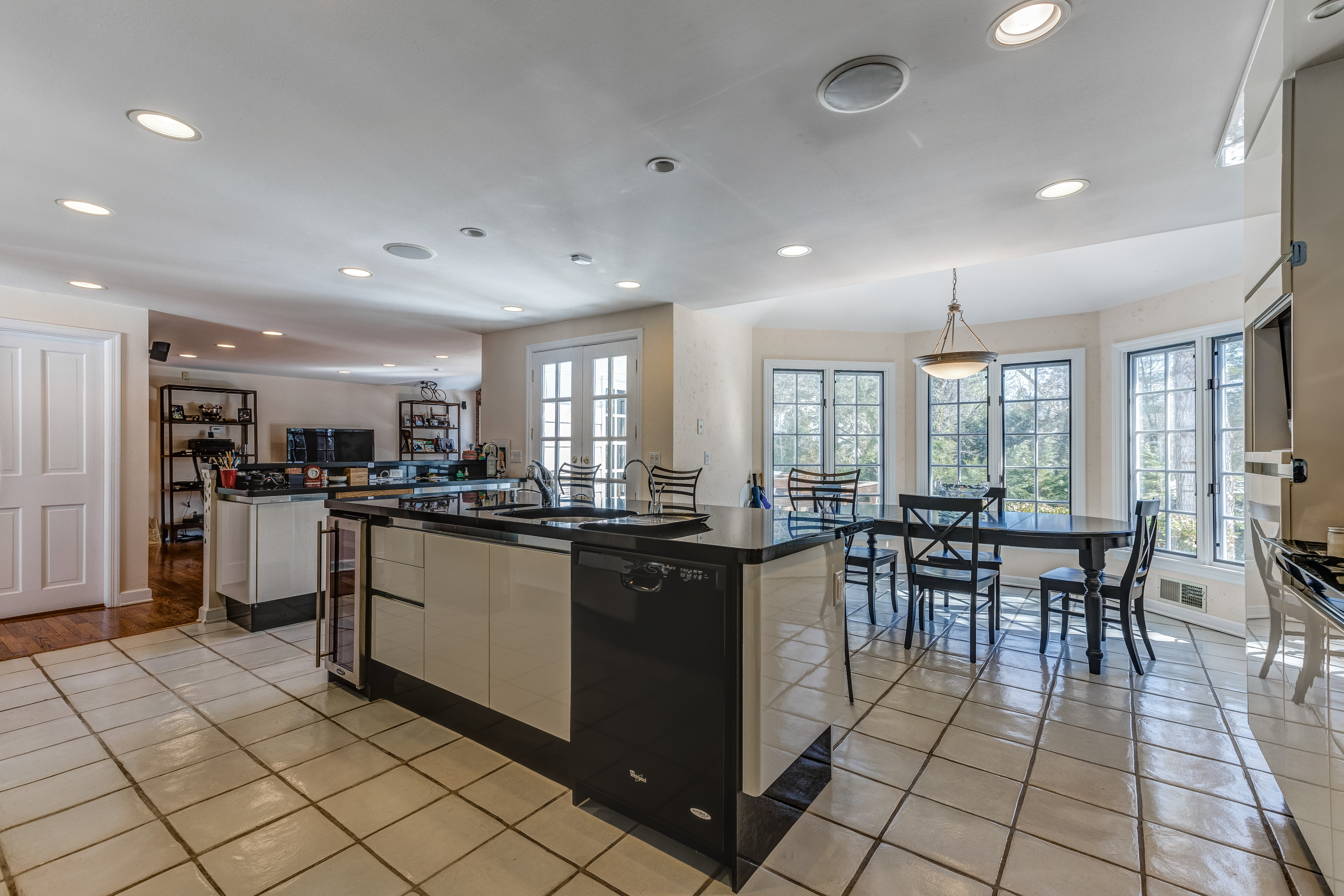 7 – 44 Slope Drive – Gourmet Eat-in Kitchen