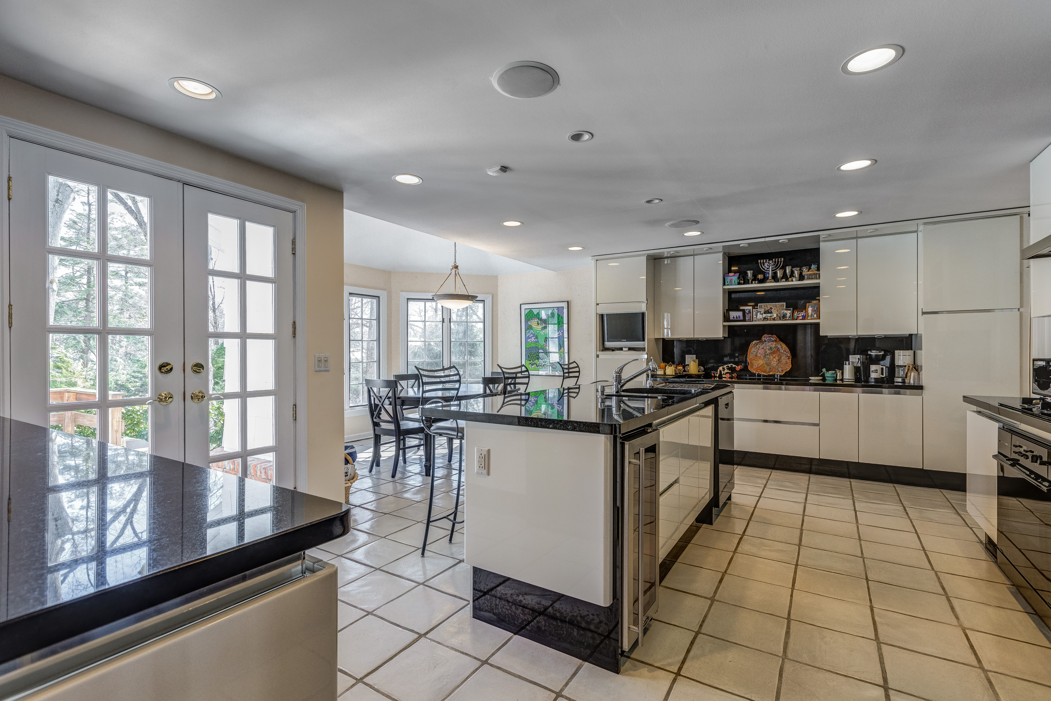 8 – 44 Slope Drive – Gourmet Eat-in Kitchen