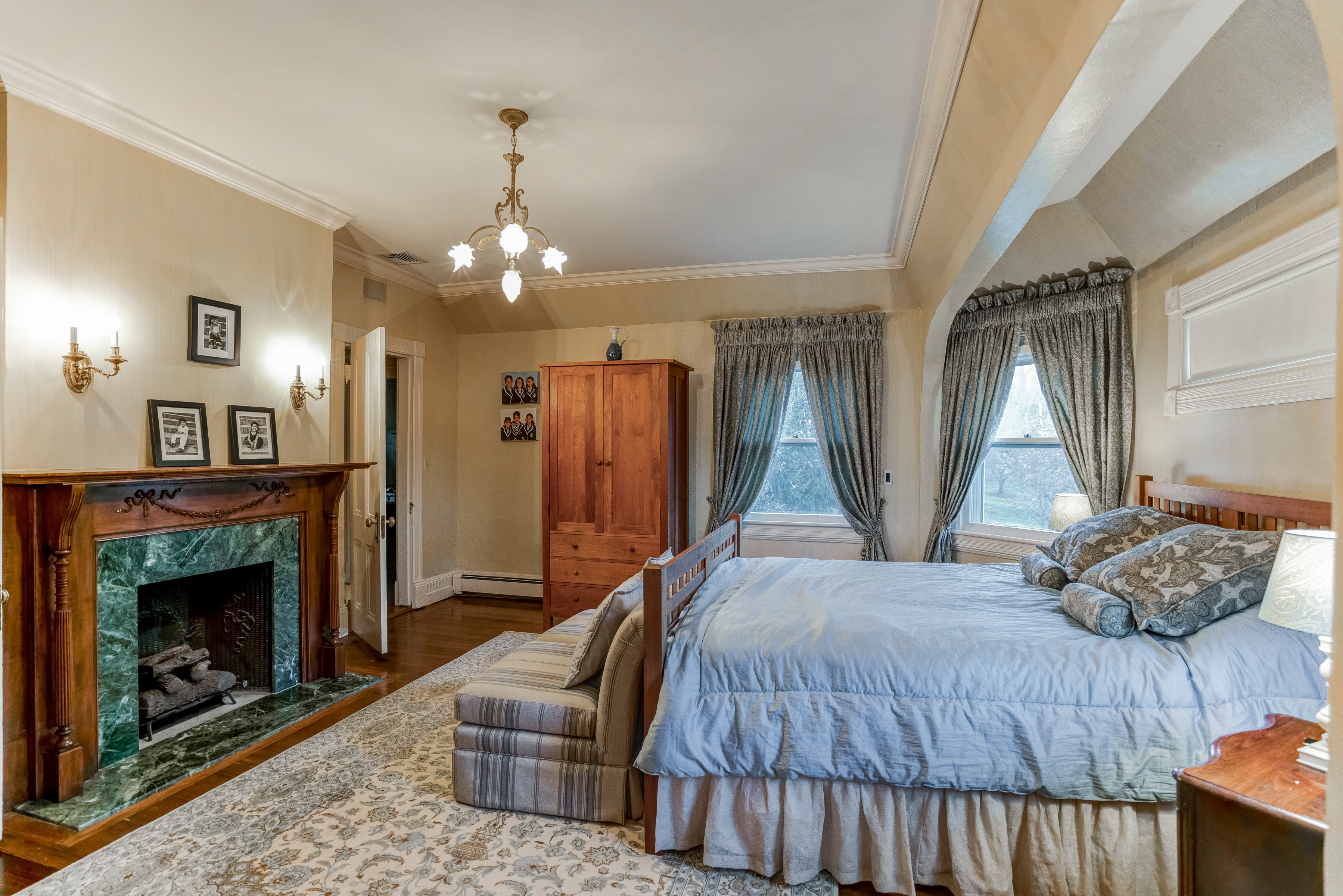 11 – 25 Forest Drive – Master Bedroom