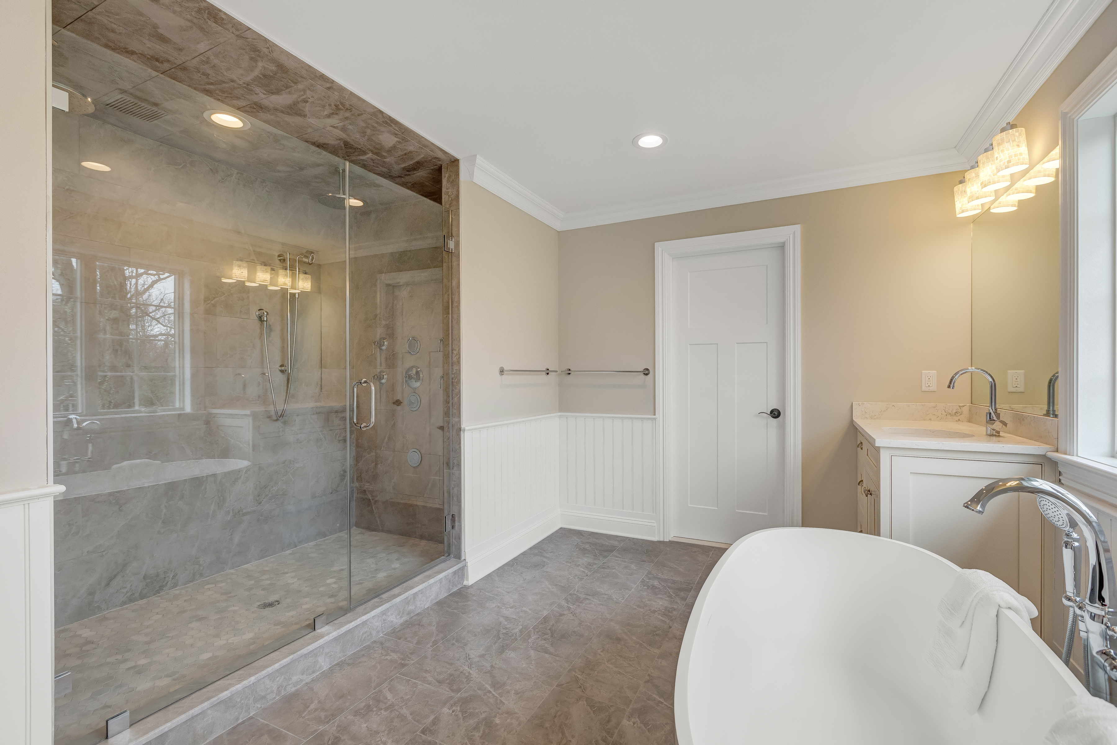 19 – 93 Slope Drive – Spa-like Master Bath