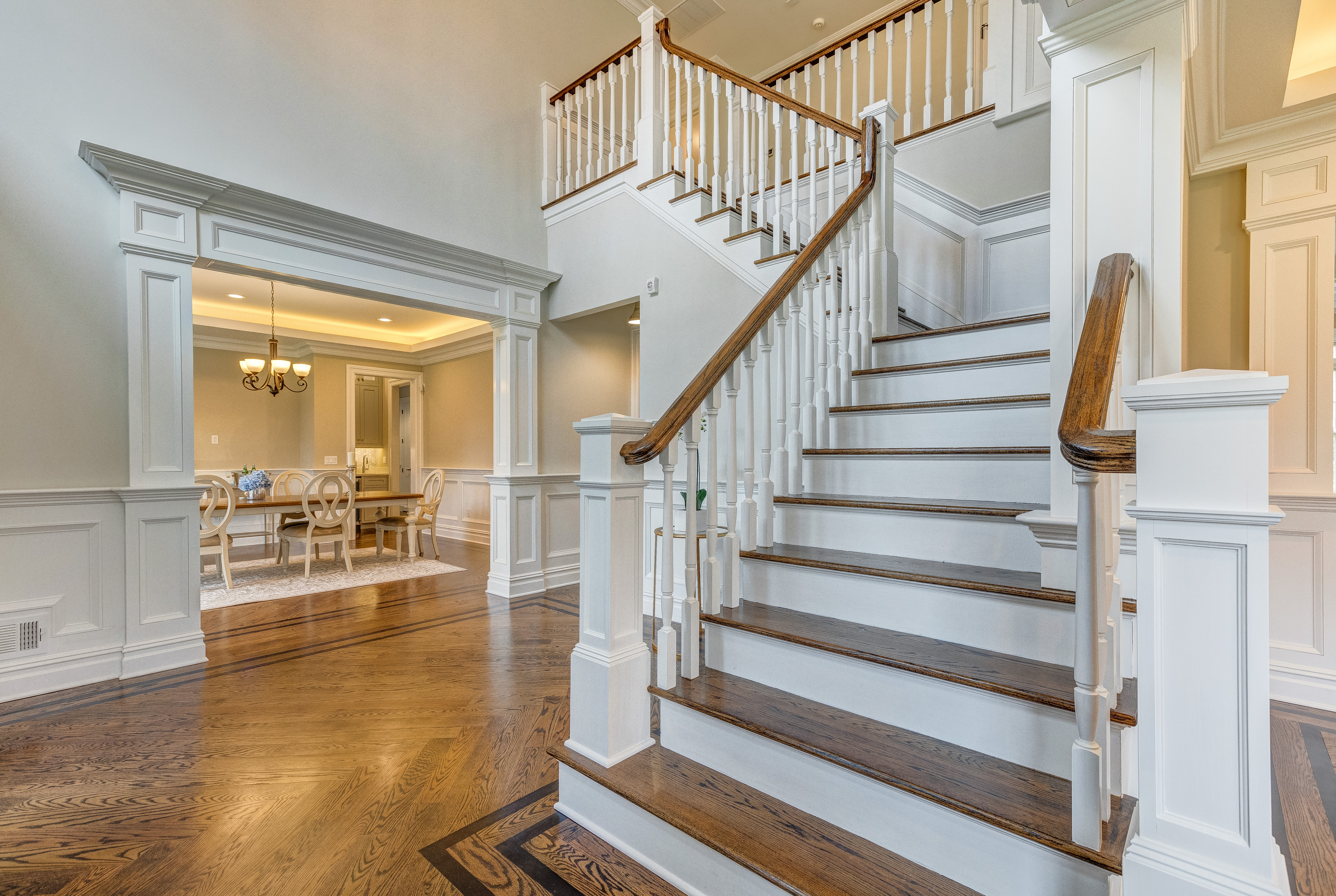4 – 93 Slope Drive – Grand 2-Story Entrance Hall