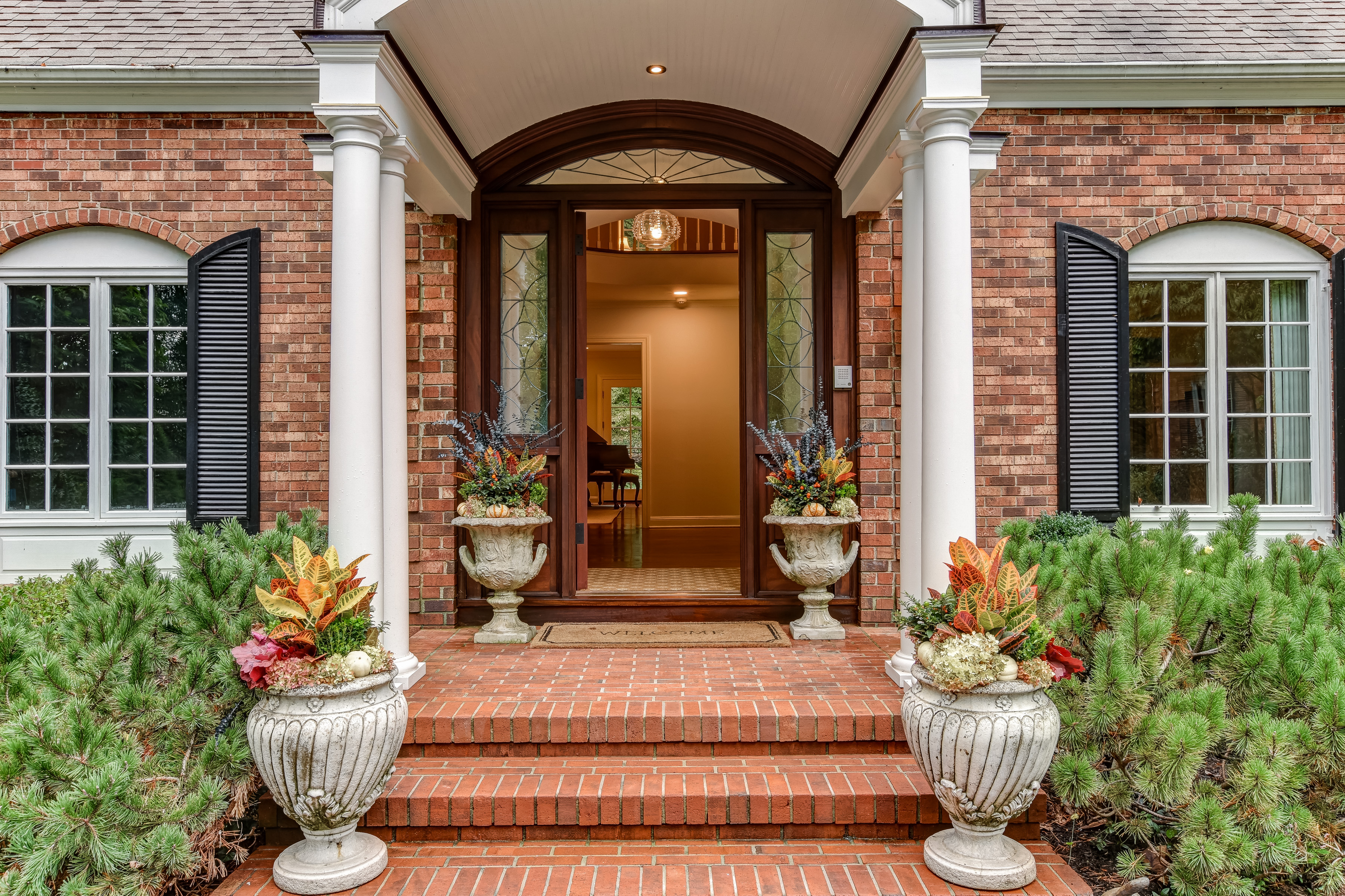 3 – 15 Maryknoll Drive – Beautiful Pillared Entrance