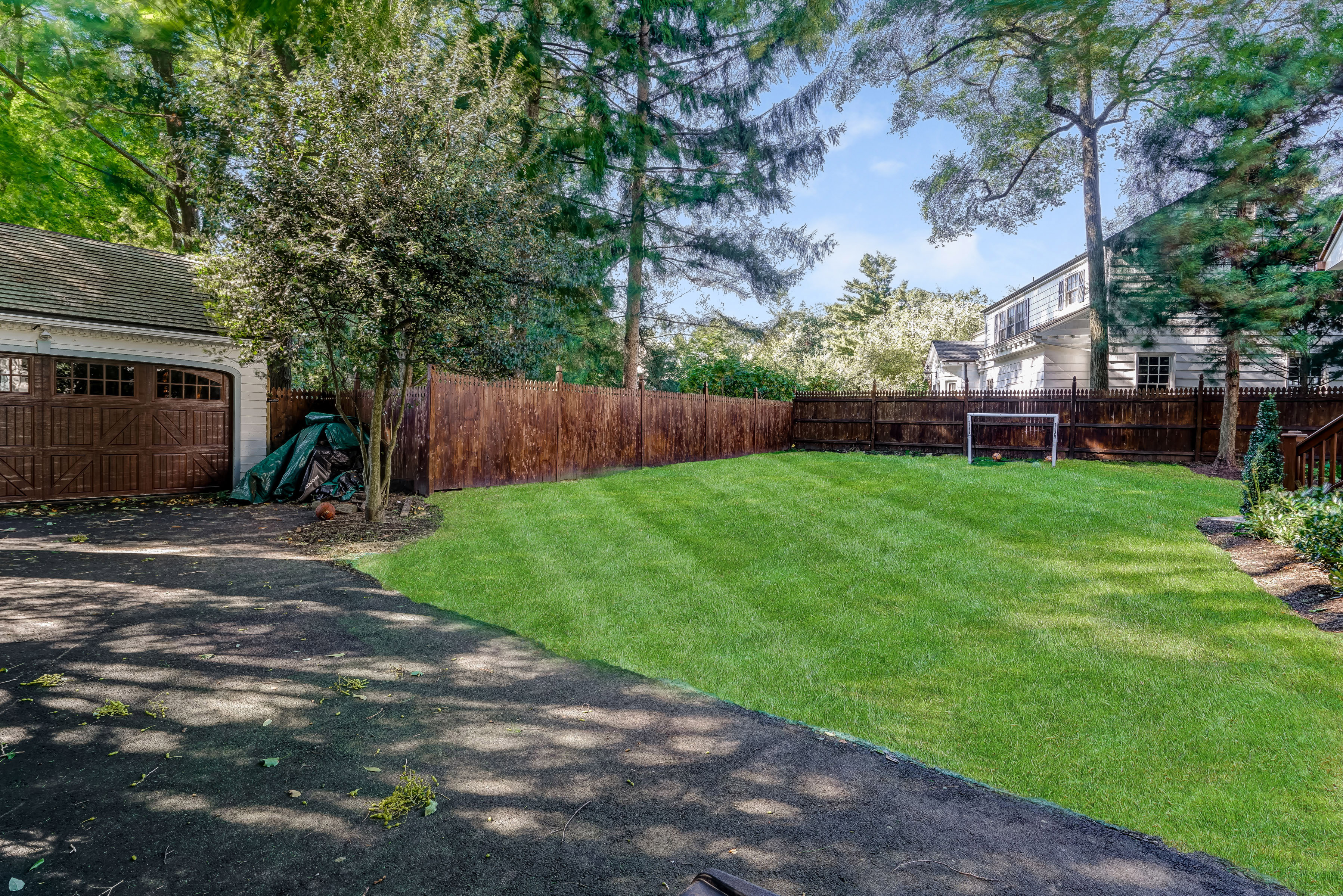 25 – 73 Knollwood Road – Totally Level, Fenced & Private Backyard