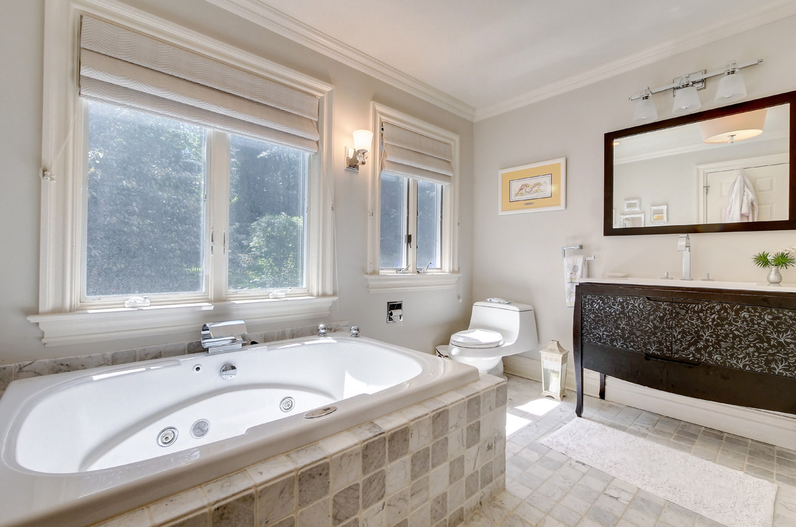 13 – 42 Sunset Drive – Guest Suite Full Bath