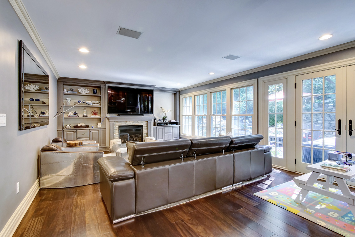 4 – 42 Sunset Drive – Family Room