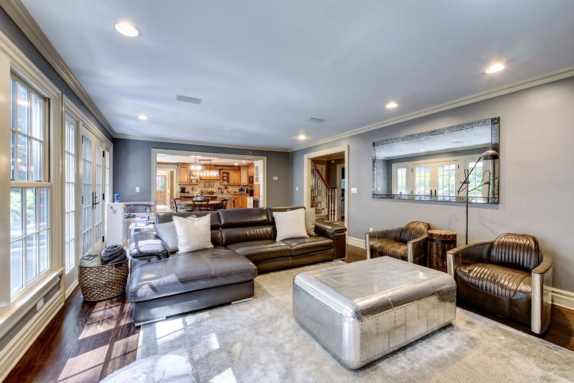 5 – 42 Sunset Drive – Family Room