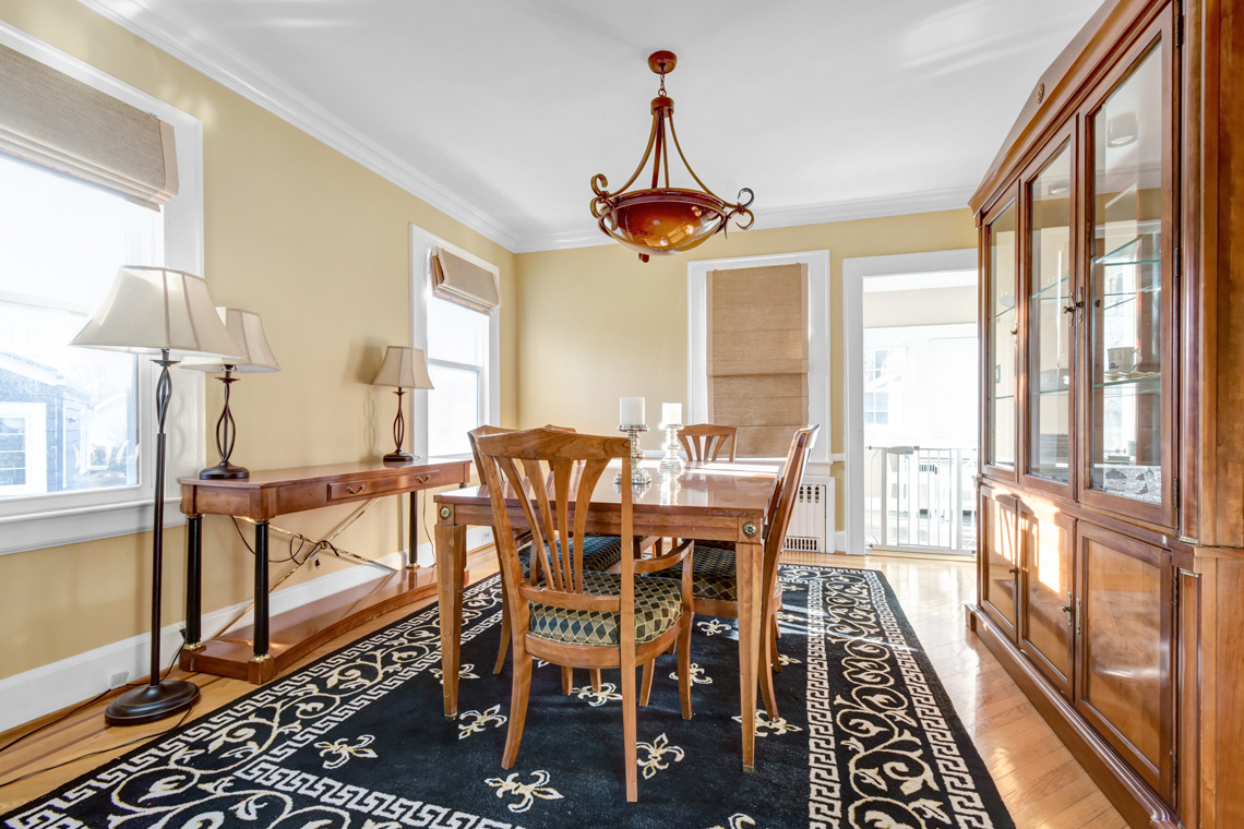 10 – 45 Parkview Drive – Beautiful Dining Room