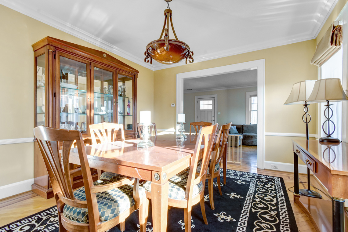 11 – 45 Parkview Drive – Beautiful Dining Room