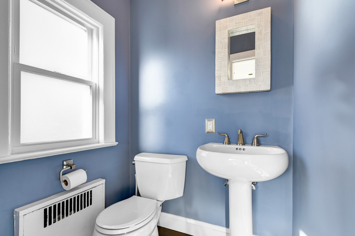 12 – 45 Parkview Drive – Powder Room