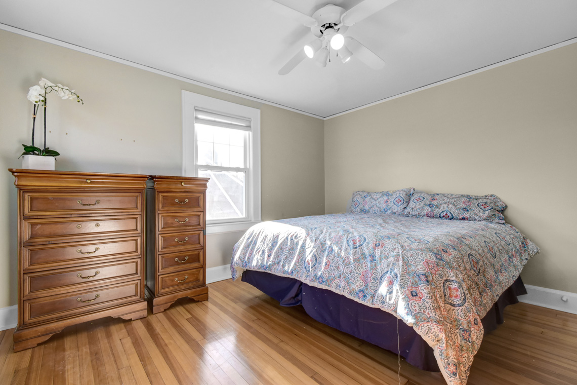 14 – 45 Parkview Drive – Master Bedroom