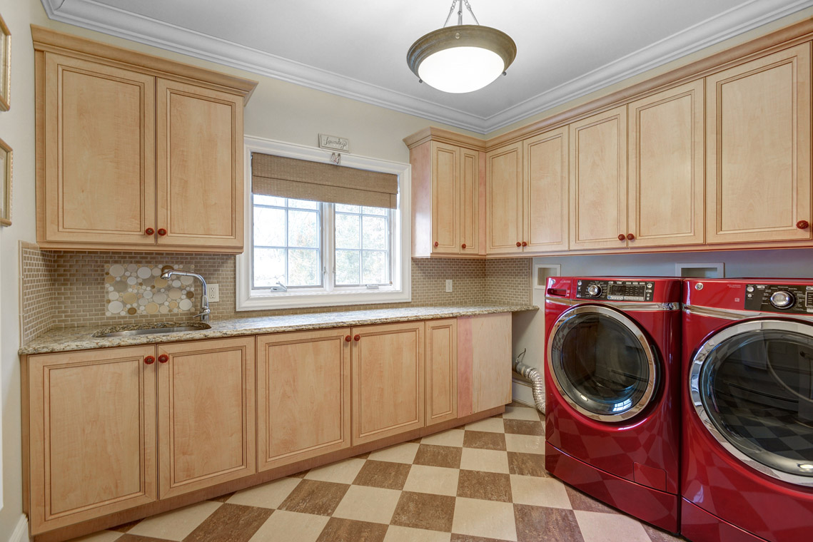 22 – 35 Lakeview Avenue – Laundry Room