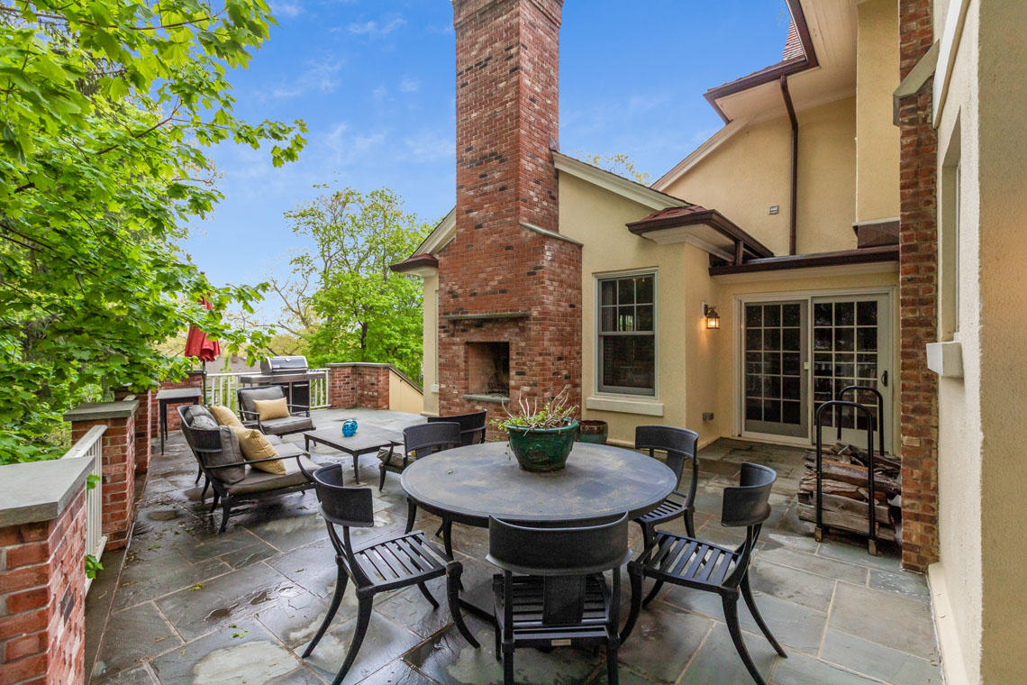 23 – 73 Oak Ridge Avenue – Amazing Terrace with Outdoor Fireplace