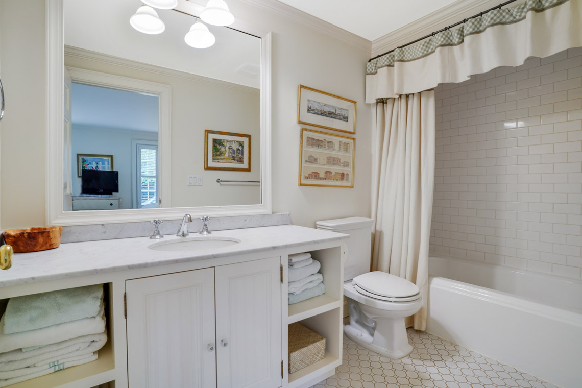 13 – 164 Highland Avenue – In-law Suite En Suite Bath