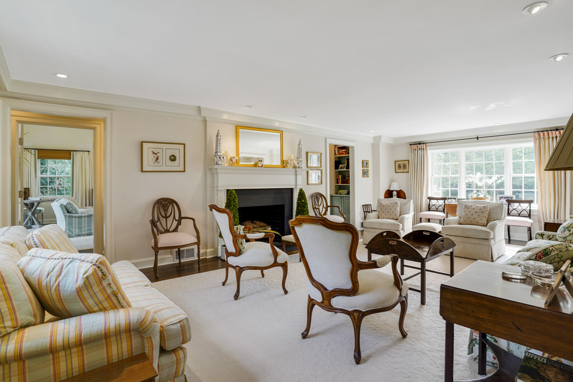 4 – 164 Highland Avenue – Living Room